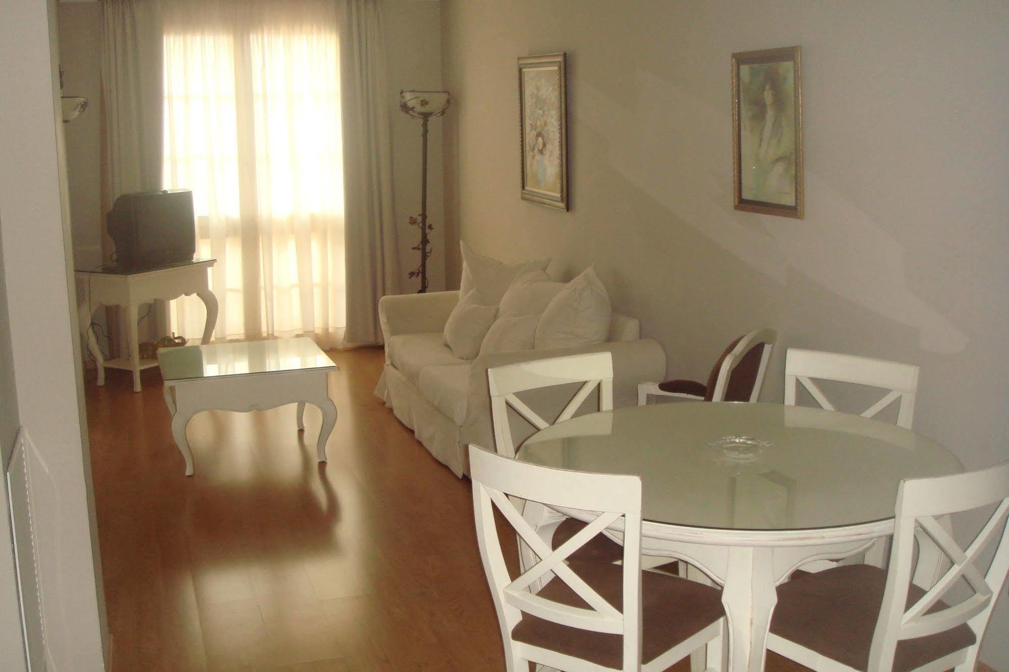Apartaments Bt Vent De Garbi エンプリアブラバ エクステリア 写真