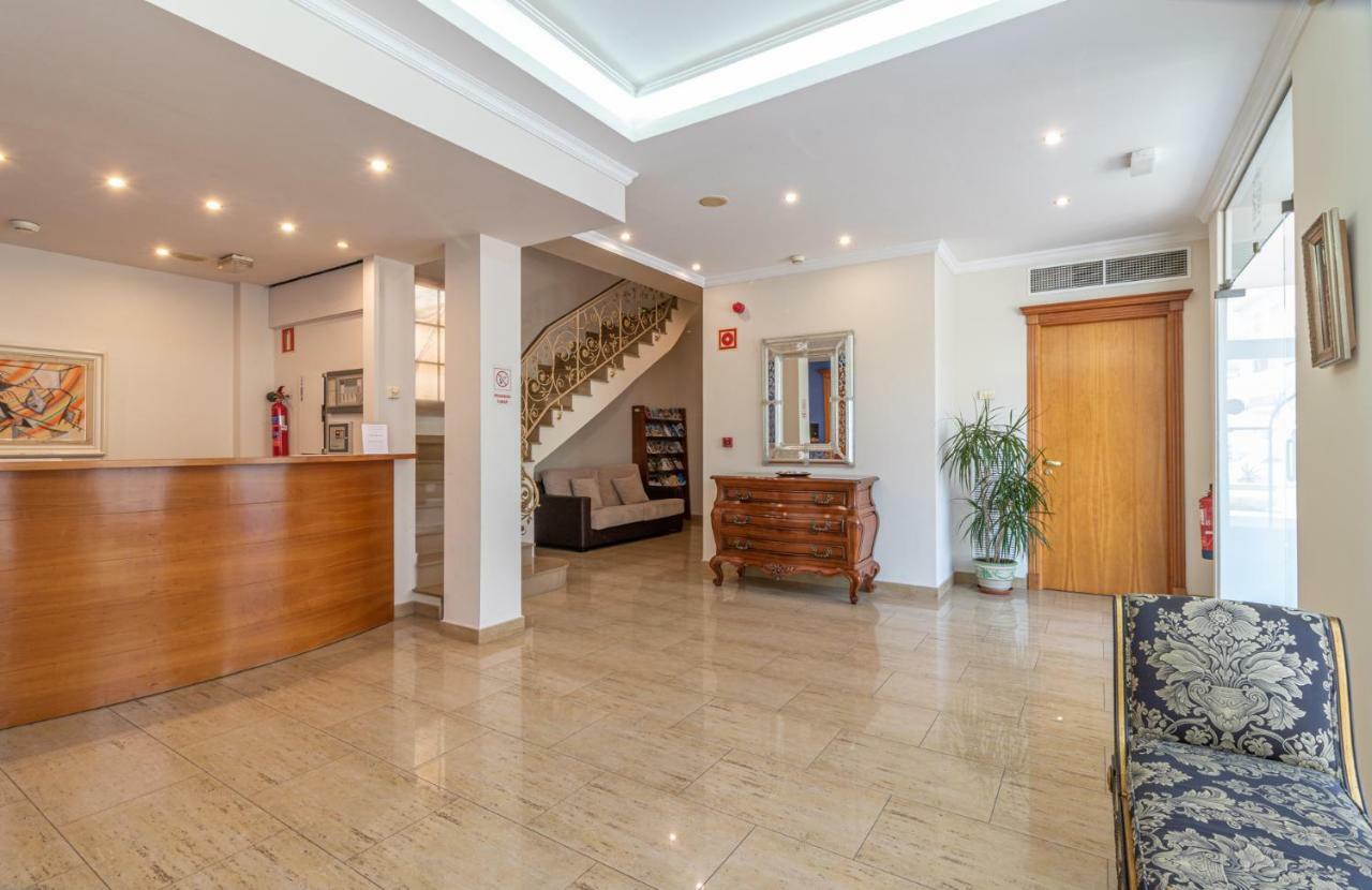 Apartaments Bt Vent De Garbi エンプリアブラバ エクステリア 写真