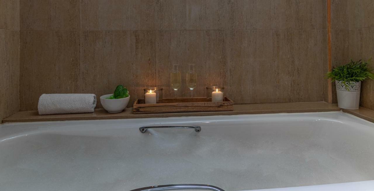 Apartaments Bt Vent De Garbi エンプリアブラバ エクステリア 写真