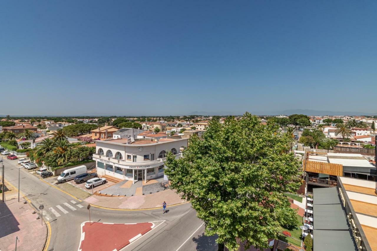 Apartaments Bt Vent De Garbi エンプリアブラバ エクステリア 写真